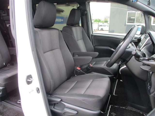 見通しのよいすっきりとした視界で、誰でも運転しやすいです。運転のしやすさは疲れにくさにも繋がりますよ♪