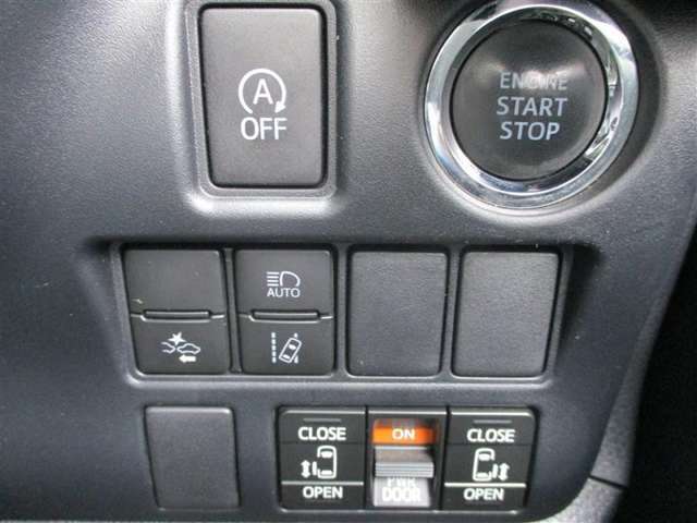 両側電動スライドドア・安全装置等のスイッチパネルです。