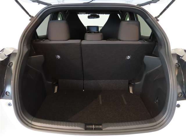 広々としたラゲージスペースを備えています。大きなものや長さのある荷物もしっかりと積み込めます。
