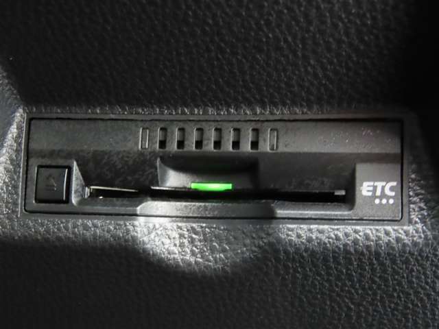 ETC車載器付きです。高速道路の料金所もスムーズに通過できます。