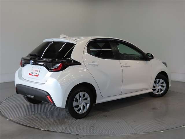 広々とした車内空間に優れた燃費性能。更にデザインも上質で人気のお車です！