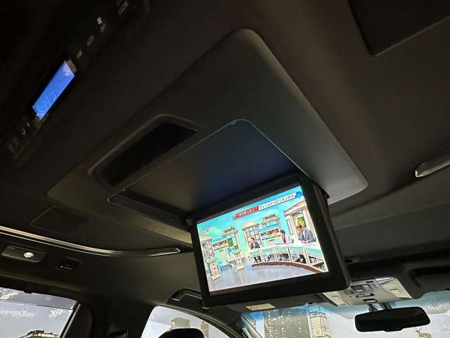 【フリップダウンモニター】付き☆後部座席に座りながら大画面でTVやDVDをお楽しみいただけます♪