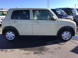 指定工場は別名民間車検場と呼ばれ、陸運支局に代わって車検（検査）を行うことができる工場です。そのため陸運局と同じ検査ラインを自社の工場に持っています。実際の車検の検査を自社で行うことができます。