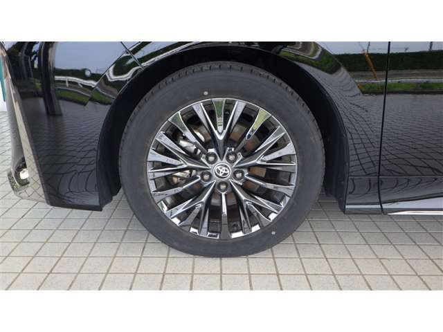 純正19インチアルミ　タイヤサイズ225/55R19