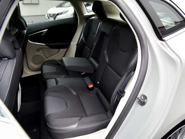 納車前点検では、170項目にも及ぶ点検をおこないます。車検基準に満たないと判断された部品箇所は、全て当社側にて全額負担修理をおこないます。お客様は費用負担がないので、大変ご満足のお声を多数頂いております