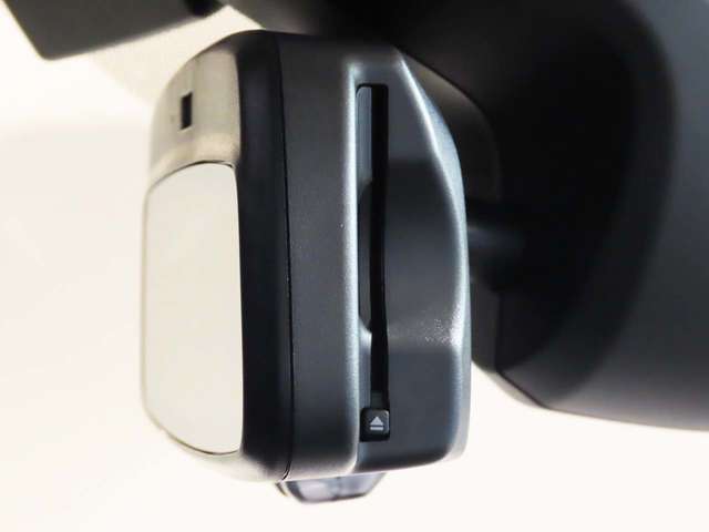 ルームミラータイプETC2.0DSRCが採用されております。