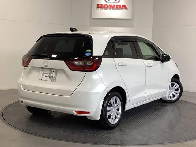 【Honda認定中古車 U-Select】　は3つの安心をお約束します。　1　Hondaのプロが整備した安心。 2　第三者機関がチェックした安心。　3　購入後もHondaが保証する安心。