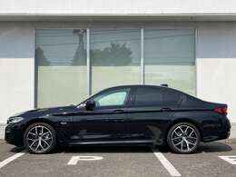 BMW Premium Selection 2年間走行距離無制限保証、安心もBMWクオリティ。BMWメカニックによる360度チェックの納車前点検。交換基準に達した部品があれば、BMW純正部品だけを使用し整備した後にお引渡しします。