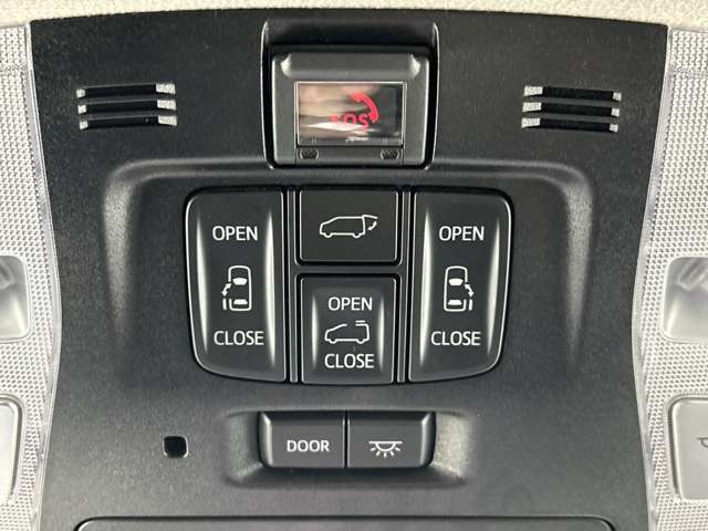 【両側パワースライドドア】小さなお子さまでもボタン一つで乗り降りラクラクです！両手に荷物を抱えている状態でもボタンを押せば自動で開閉するので、お買い物やお出かけの際にはとっても重宝します！