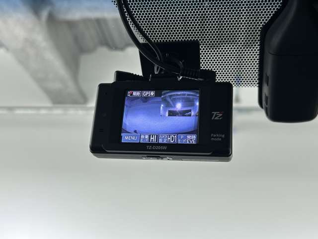 【ドライブレコーダー】映像・音声などの運転中の記録を残します。事故などを起こした起こされた時の証拠になりえますので、もしも時でも安心ですね。