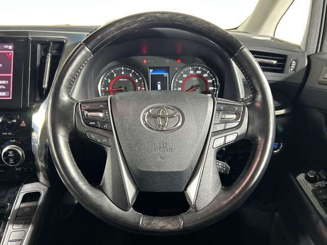 【ハンドル】『ハンドル/ステアリング』の画像になります。写真の内容に関してご不明点、ご質問等がございましたらお気軽にガリバー店舗までお問い合わせください。