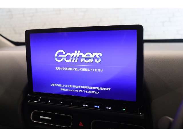 メモリーナビです！純正ナビは機能も見た目も良いですよ！