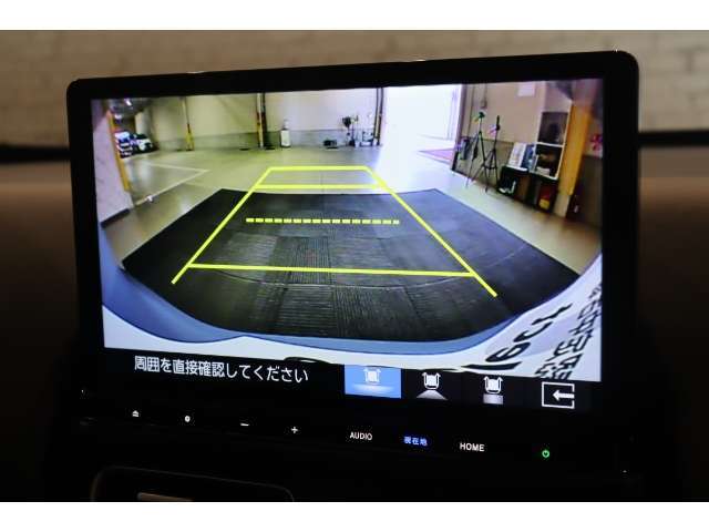 駐車が苦手な方も、そうでない方も、大変に便利なバックモニターを搭載しております！