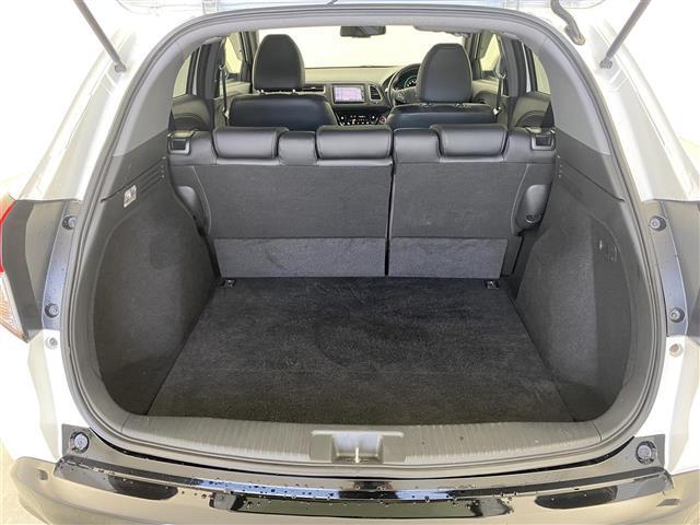 【トランク】積み込みやすくて、たっぷり積める荷室です。シートアレンジできるものは、乗車人数と荷物の量や大きさによってシートを動かすことができるので、より快適なドライブが可能です！