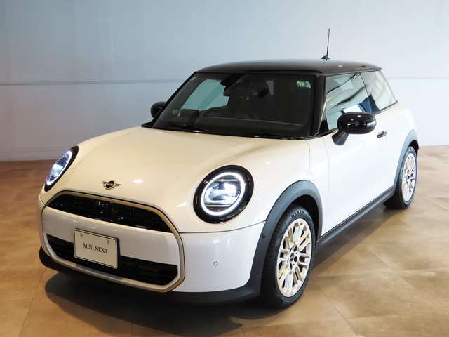 フロントフェイスはMINIアイコンとして永らく愛されるデザイン性の良さと、ブランドの魅力を感じる事ができます。