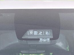 【トヨタセーフティセンス】走行中に前方の車両等を認識し、衝突しそうな時は警報とブレーキで衝突回避と被害軽減をアシスト。より安全にドライブをお楽しみいただけます。