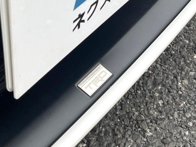 【TRDエアロ】人気のTRDエアロを装備！クルマの外観がよりスタイリッシュになり、街中で存在感あふれる1台に♪将来買い替える時にもリセールに影響しやすく、価値ある人気の装備です！