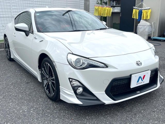 大好評のボディコーティング「弾スプラッシュコート」もご納車までに施工可能。通常のガラスコートと異なる、耐久年数6年の無機質ガラスコーティングが、ボディをキレイな状態に保ってくれます。