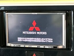 【純正ナビ】人気の純正ナビを装備しております。ナビの使いやすさはもちろん、オーディオ機能も充実！キャンプや旅行はもちろん、通勤や買い物など普段のドライブも楽しくなるはず♪