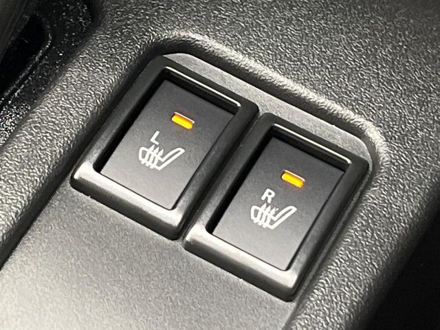 【シートヒーター】寒い日に重宝するシートヒーター！エアコンより早く温まってくれるので寒がりの人も安心ですね♪エアコンの温風は乾燥するから苦手、という方にもをおすすめです。