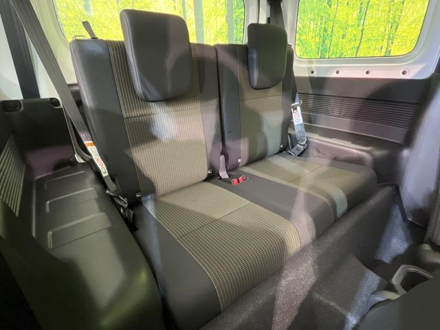 高品質なオリジナルフロアマットもオプションにてご用意しております。お好きなデザインやカラーをお車に合わせて選んでいただくことができます♪