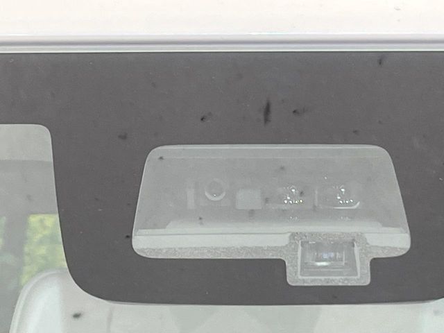 【スズキ　セーフティサポート】走行中に前方の車両等を認識し、衝突しそうな時は警報とブレーキで衝突回避と被害軽減をアシスト。より安全にドライブをお楽しみいただけます。