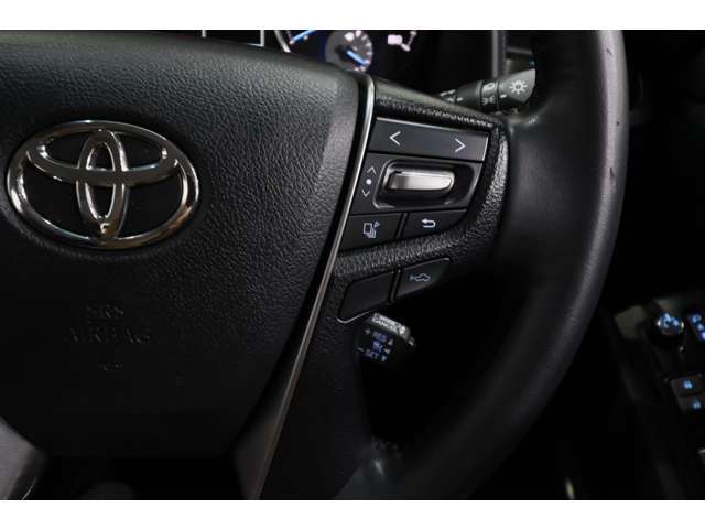 【レーダークルーズコントロール】高速道路で前方の車両を感知し自動でクルーズコントロールが使えます。