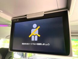 【フリップダウンモニター】大画面モニターで後席でもエンタメをお楽しみいただけます。小さなお子様にも大人気の装備です♪