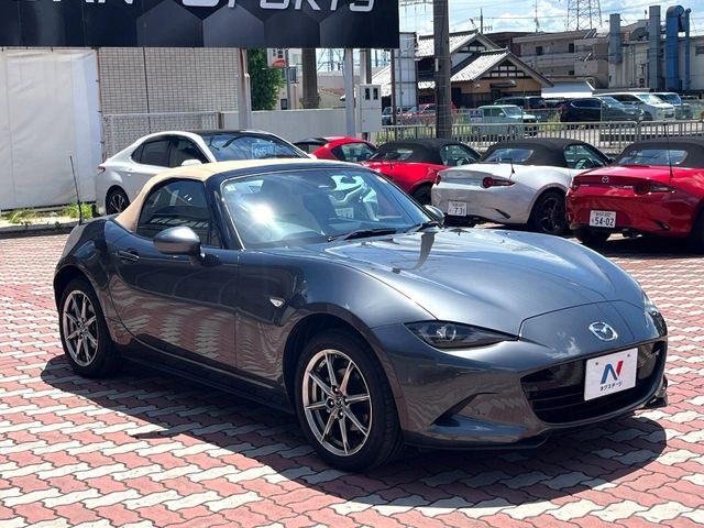 大好評のボディコーティング「弾スプラッシュコート」もご納車までに施工可能。通常のガラスコートと異なる、耐久年数6年の無機質ガラスコーティングが、ボディをキレイな状態に保ってくれます。