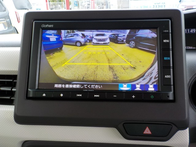 画質もキレイなバックカメラ、車庫入れが苦手な方も運転が好きになるはず。