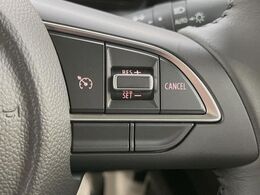 【クルーズコントロール】高速道路もラクラク走行。アクセルを離しても一定速度で走行ができ、長距離運転時の負担を軽減！加速・減速も簡単なスイッチ操作で調整できます。