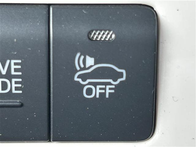 【車両接近通報装置】低速でモーターによる走行をしている時に、歩行者にクルマの接近を知らせ、注意を促します！一時停止スイッチでON/OFFの切り替えが可能です！