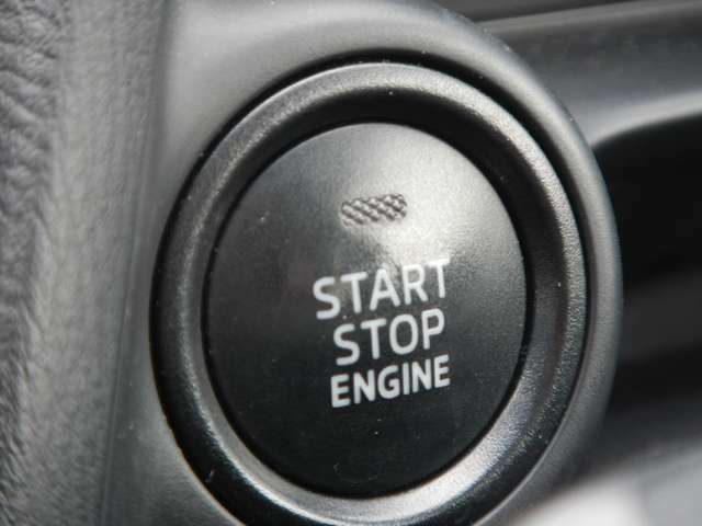 エンジンのスタート・ストップもワンタッチのプッシュスタートです。