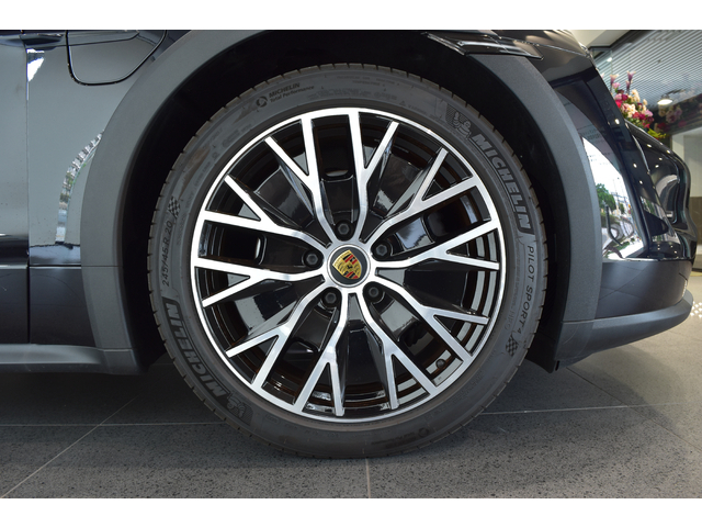 20インチ Taycan Turbo S Aero Design ホイール