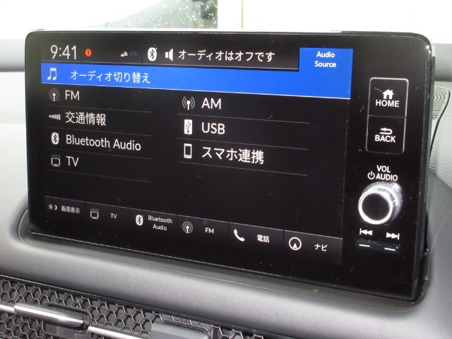 ナビゲーションはホンダコネクトディスプレイを装着しております。AM、FM、Bluetooth、フルセグTVがご使用いただけます。初めて訪れた場所でも道に迷わず安心ですね！