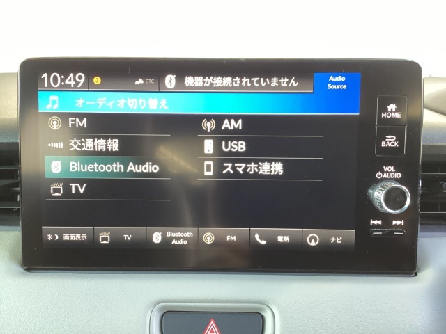 ナビゲーションはホンダコネクトディスプレイを装着しております。AM、FM、Bluetooth、フルセグTVがご使用いただけます。初めて訪れた場所でも道に迷わず安心ですね！