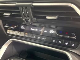 【シートベンチレーション】夏場は涼しい風でお尻や背中の熱やムレを防ぎ、冬はエアコンよりも早く温まってポカポカに！季節を問わず快適に過ごせます。