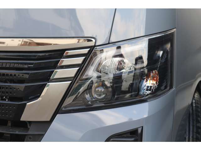 グランドプレミアムGX標準装備LEDポジションランプ＆LEDヘッドライトインナーブラック塗装！