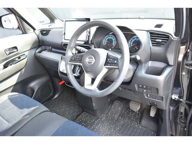 ★広々とした運転席スペース！快適に運転していただけると思います