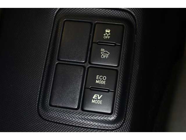 3つの走行モードがあります。『EVモード』はモーターのみで走行しガソリンを消費しないハイブリッド車ならではの環境にも優しい走行です。