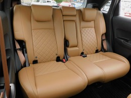 リアシート・LUXE本革シート（一部に合皮・ファブリックを使用しています）