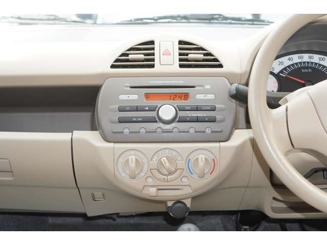 内装はベージュを基調としております。大変落ち着いた雰囲気の車内でございます♪