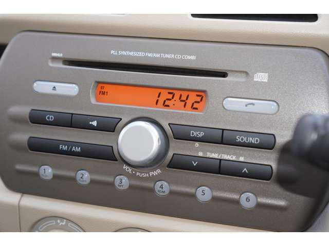 【純正CDオーディオ】が装備されております。大変便利な機能でございます♪