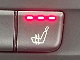 ●フロントシートヒーティング：運転席・助手席共に三段階で調節が可能なシートヒーターを装備しております。季節を問わず快適にご使用いただけます。