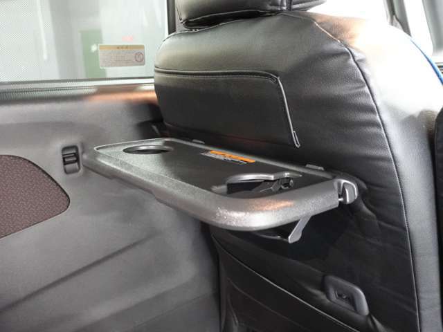 助手席シートバックテーブル付き