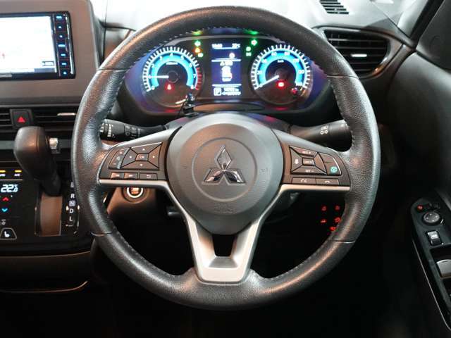 質感の良い本革巻きハンドル！