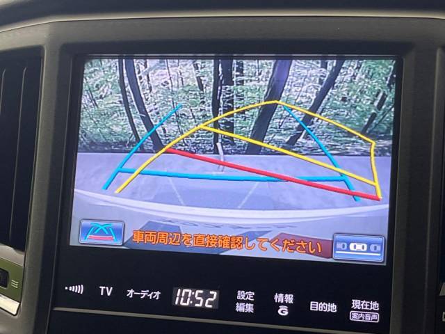 【バックカメラ】駐車時に後方がリアルタイム映像で確認できます。大型商業施設や立体駐車場での駐車時や、夜間のバック時に大活躍！運転スキルに関わらず、今や必須となった装備のひとつです！