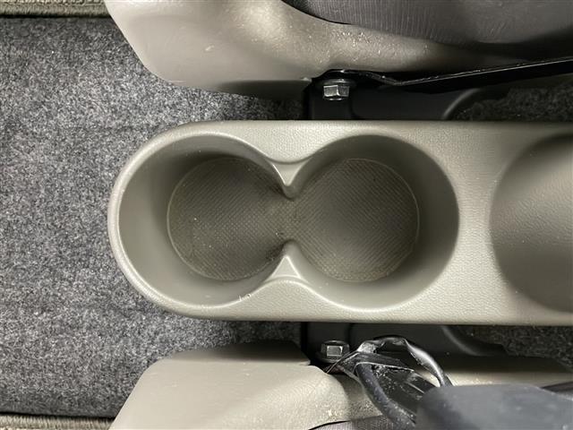 【ドリンクホルダー】長時間のドライブを快適に過ごすために、必須の車内アイテムですね。