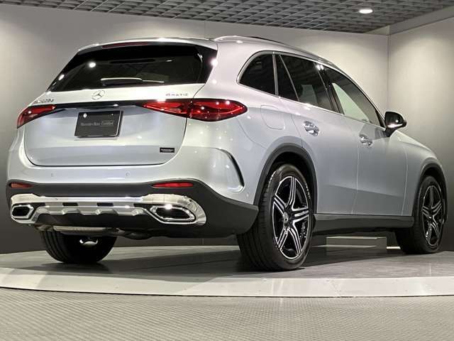 当社はメルセデス・ベンツ正規販売店指定板金塗装工場を併設しております。日々のメンテナンスから板金・修理までワンストップでご提供可能です。