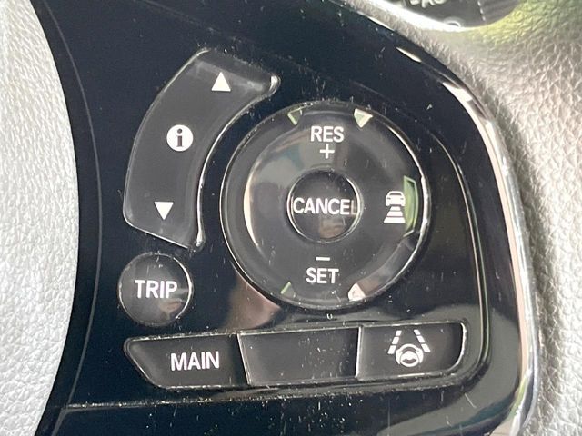 【アダプティブクルーズコントロール】高速道路での長距離走行が楽に！！自動で速度を保つクルーズコントロールが、衝突軽減システムと連携し、前方の車両を感知して車間を保つように速度調節してくれます！！